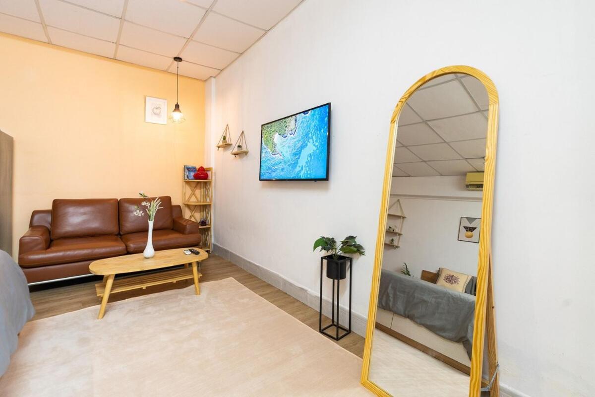 Apartment Lagom 18: Tranquil Haven Near Independence Palace Ho Chi Minh City
